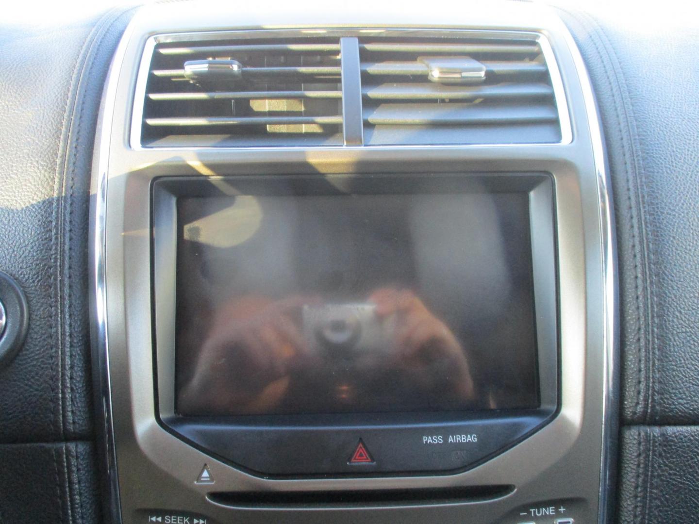 2011 SILVER Lincoln MKX AWD (2LMDJ8JK8BB) with an 3.7L V6 DOHC 24V engine, 6-Speed Automatic transmission, located at 540a Delsea Drive, Sewell, NJ, 08080, (987) 867-5309, 39.752560, -75.111206 - Photo#19