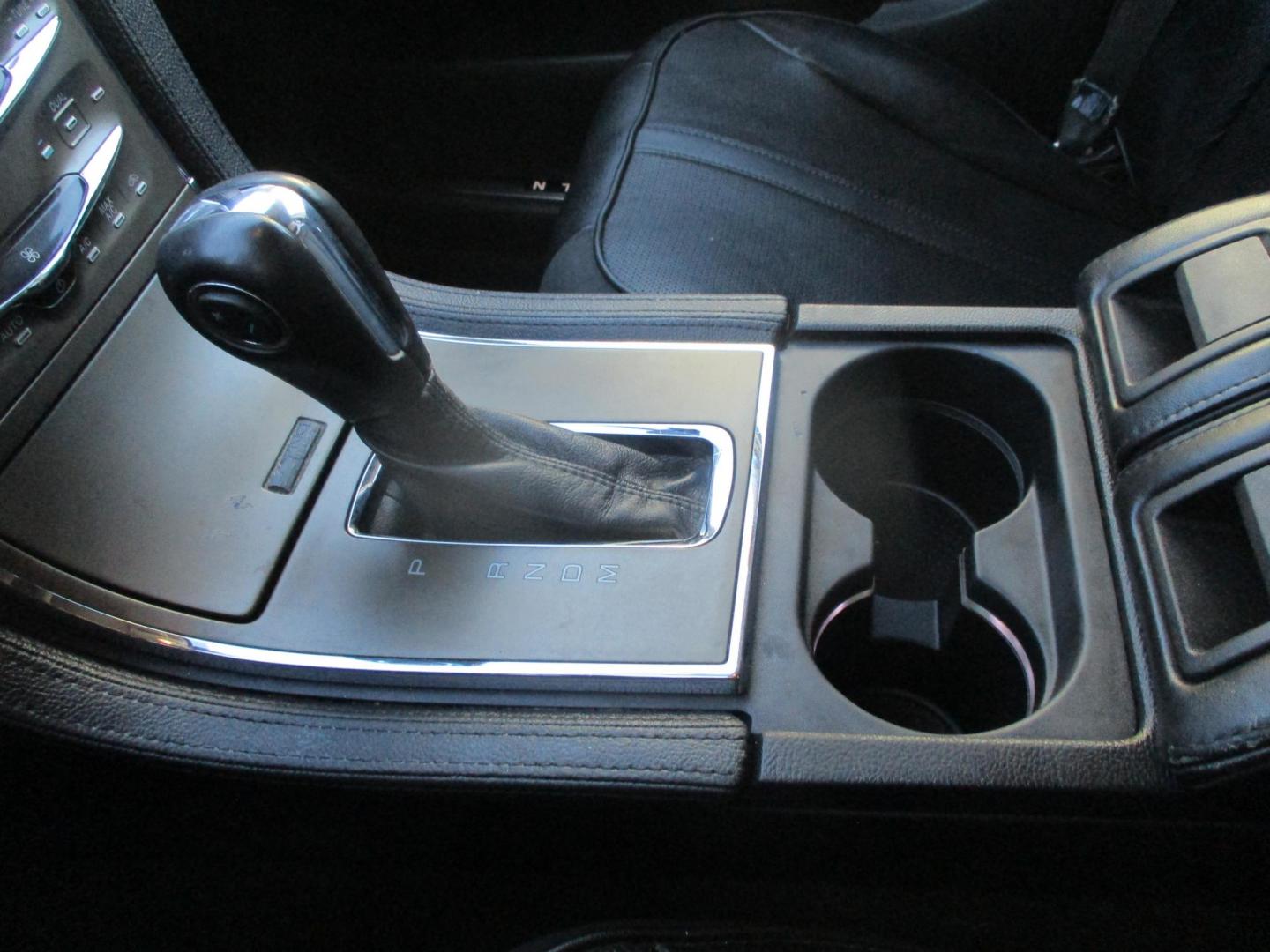 2011 SILVER Lincoln MKX AWD (2LMDJ8JK8BB) with an 3.7L V6 DOHC 24V engine, 6-Speed Automatic transmission, located at 540a Delsea Drive, Sewell, NJ, 08080, (987) 867-5309, 39.752560, -75.111206 - Photo#21