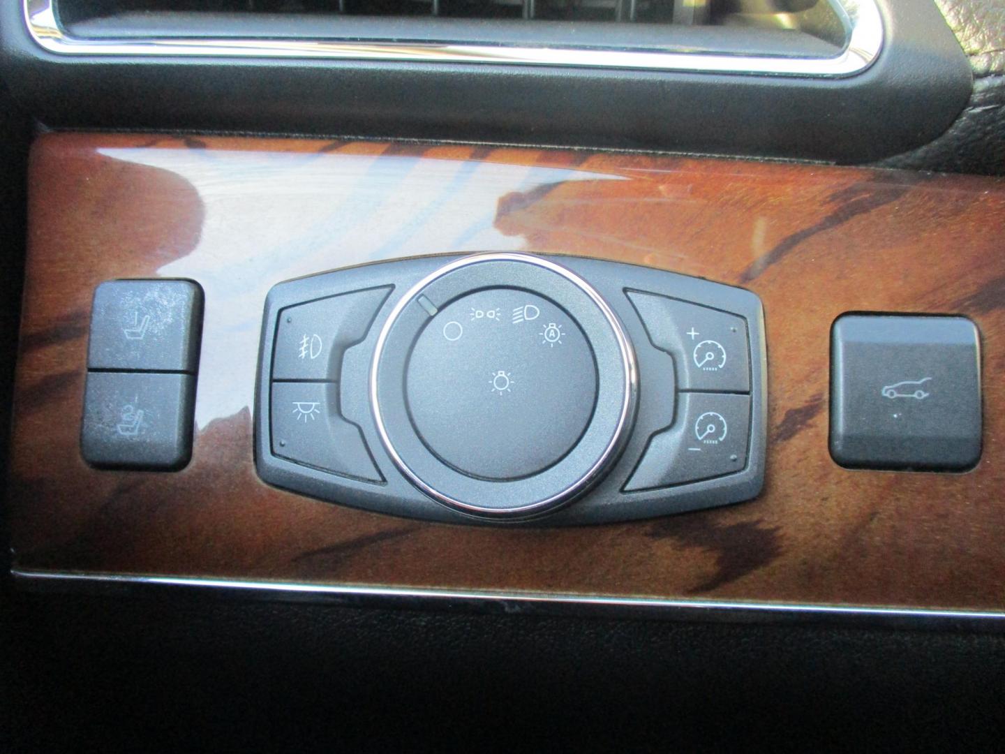 2011 SILVER Lincoln MKX AWD (2LMDJ8JK8BB) with an 3.7L V6 DOHC 24V engine, 6-Speed Automatic transmission, located at 540a Delsea Drive, Sewell, NJ, 08080, (987) 867-5309, 39.752560, -75.111206 - Photo#22