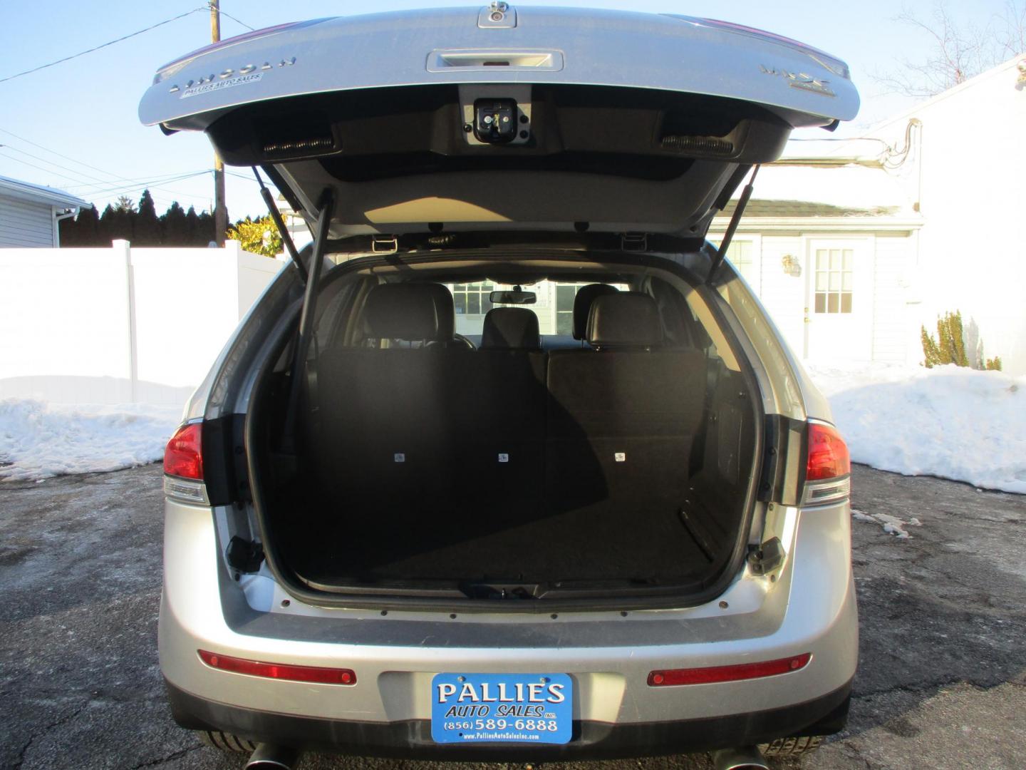 2011 SILVER Lincoln MKX AWD (2LMDJ8JK8BB) with an 3.7L V6 DOHC 24V engine, 6-Speed Automatic transmission, located at 540a Delsea Drive, Sewell, NJ, 08080, (987) 867-5309, 39.752560, -75.111206 - Photo#24