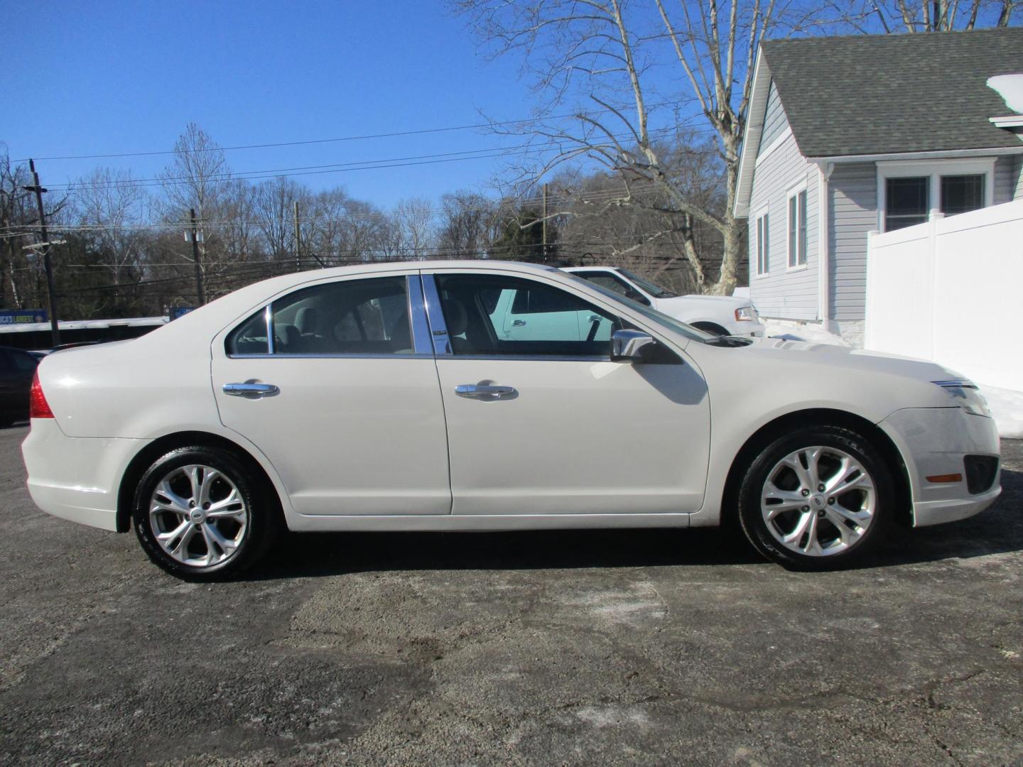 2012 WHITE Ford Fusion SE (3FAHP0HA9CR) with an 2.5L L4 DOHC 16V engine, located at 540a Delsea Drive, Sewell, NJ, 08080, (987) 867-5309, 39.752560, -75.111206 - Photo#6