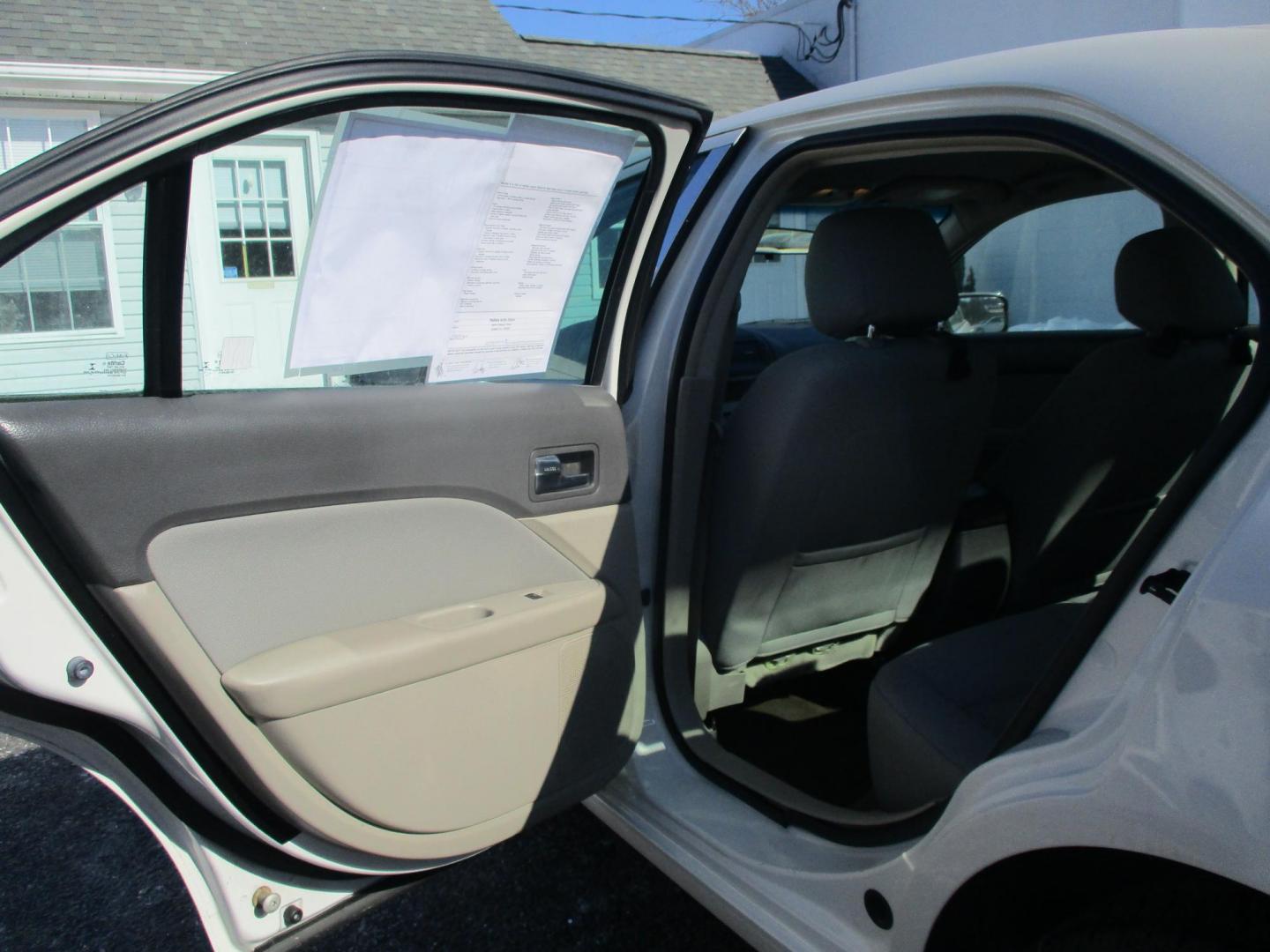 2012 WHITE Ford Fusion SE (3FAHP0HA9CR) with an 2.5L L4 DOHC 16V engine, located at 540a Delsea Drive, Sewell, NJ, 08080, (987) 867-5309, 39.752560, -75.111206 - Photo#11