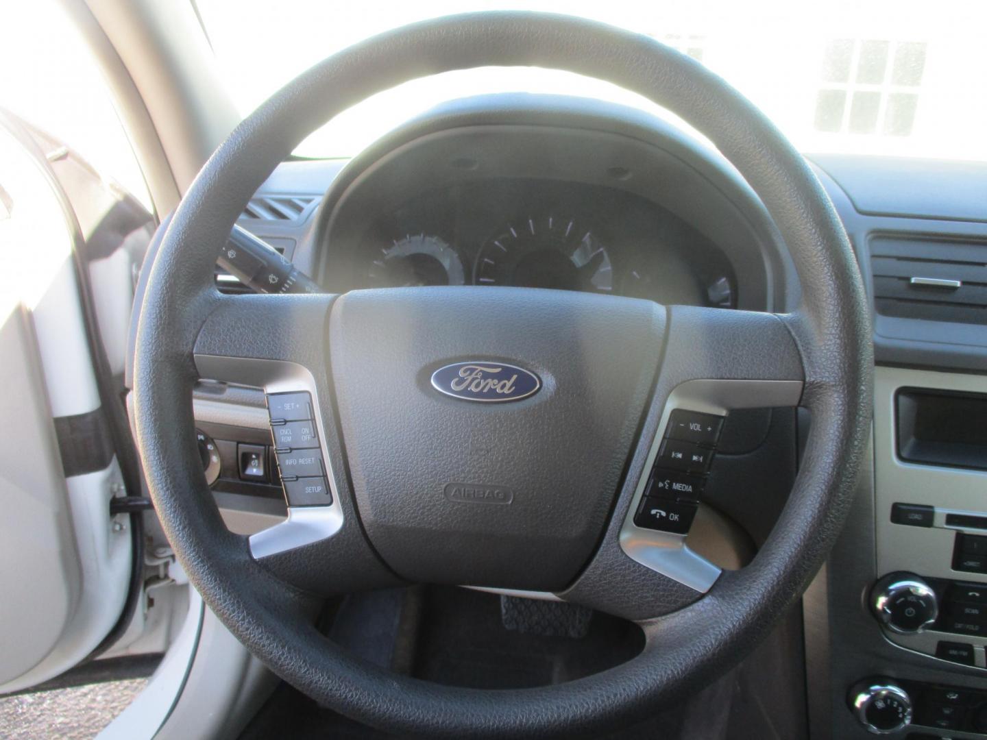 2012 WHITE Ford Fusion SE (3FAHP0HA9CR) with an 2.5L L4 DOHC 16V engine, located at 540a Delsea Drive, Sewell, NJ, 08080, (987) 867-5309, 39.752560, -75.111206 - Photo#14