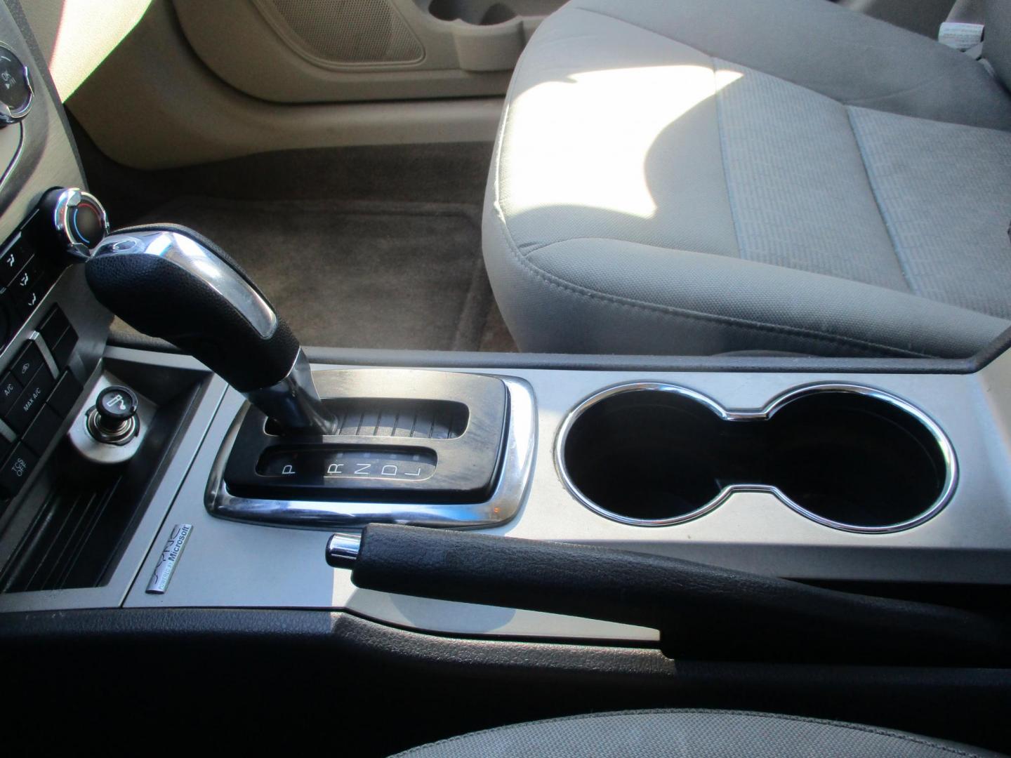 2012 WHITE Ford Fusion SE (3FAHP0HA9CR) with an 2.5L L4 DOHC 16V engine, located at 540a Delsea Drive, Sewell, NJ, 08080, (987) 867-5309, 39.752560, -75.111206 - Photo#19