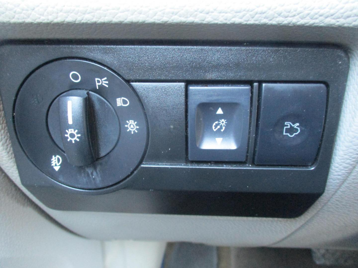 2012 WHITE Ford Fusion SE (3FAHP0HA9CR) with an 2.5L L4 DOHC 16V engine, located at 540a Delsea Drive, Sewell, NJ, 08080, (987) 867-5309, 39.752560, -75.111206 - Photo#20