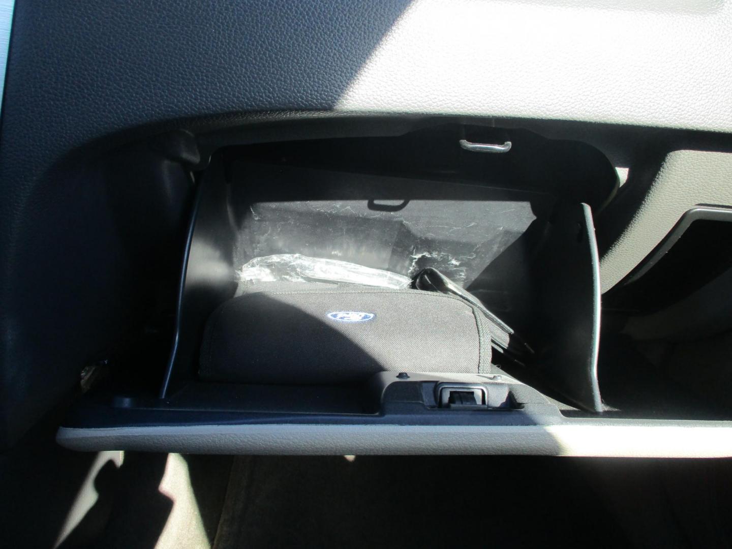 2012 WHITE Ford Fusion SE (3FAHP0HA9CR) with an 2.5L L4 DOHC 16V engine, located at 540a Delsea Drive, Sewell, NJ, 08080, (987) 867-5309, 39.752560, -75.111206 - Photo#21