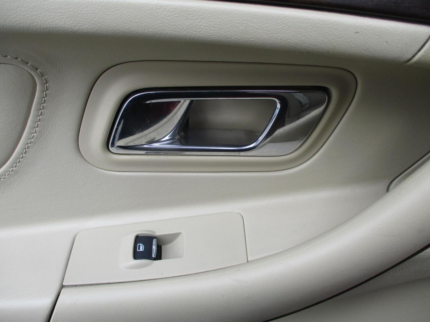 2013 RED Ford Taurus Limited FWD (1FAHP2F81DG) with an 3.5L V6 DOHC 24V engine, 6-Speed Automatic transmission, located at 540a Delsea Drive, Sewell, NJ, 08080, (987) 867-5309, 39.752560, -75.111206 - Photo#14