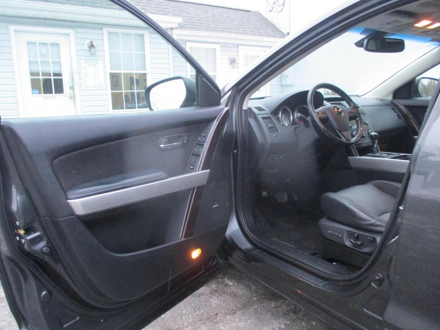 2013 GRAY Mazda CX-9 Grand Touring AWD (JM3TB3DVXD0) with an 3.7L V6 DOHC 24V engine, 6-Speed Automatic transmission, located at 540a Delsea Drive, Sewell, NJ, 08080, (987) 867-5309, 39.752560, -75.111206 - Photo#10