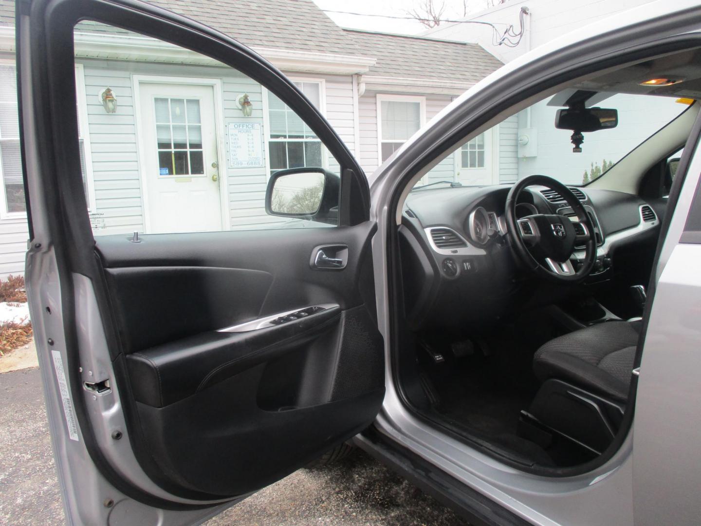 2015 SILVER Dodge Journey SE (3C4PDCAB1FT) with an 2.4L L4 DOHC 16V engine, 4-Speed Automatic transmission, located at 540a Delsea Drive, Sewell, NJ, 08080, (987) 867-5309, 39.752560, -75.111206 - Photo#9