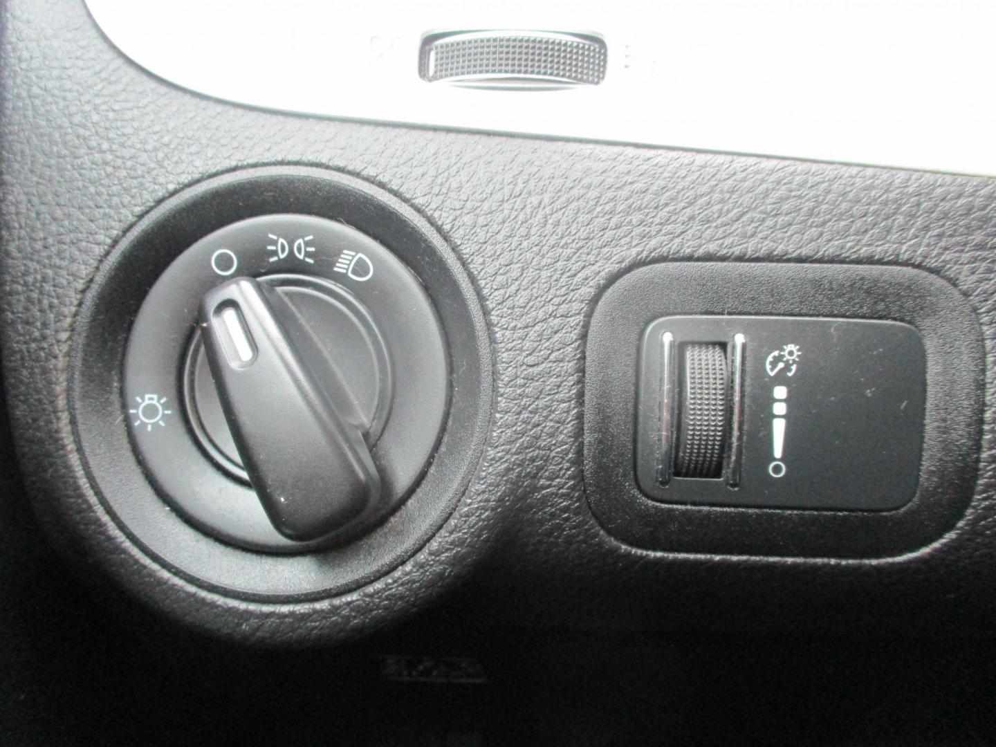 2015 SILVER Dodge Journey SE (3C4PDCAB1FT) with an 2.4L L4 DOHC 16V engine, 4-Speed Automatic transmission, located at 540a Delsea Drive, Sewell, NJ, 08080, (987) 867-5309, 39.752560, -75.111206 - Photo#22