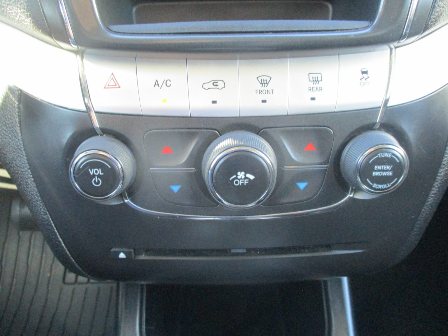 2015 SILVER Dodge Journey SE (3C4PDCAB1FT) with an 2.4L L4 DOHC 16V engine, 4-Speed Automatic transmission, located at 540a Delsea Drive, Sewell, NJ, 08080, (987) 867-5309, 39.752560, -75.111206- Photo#20