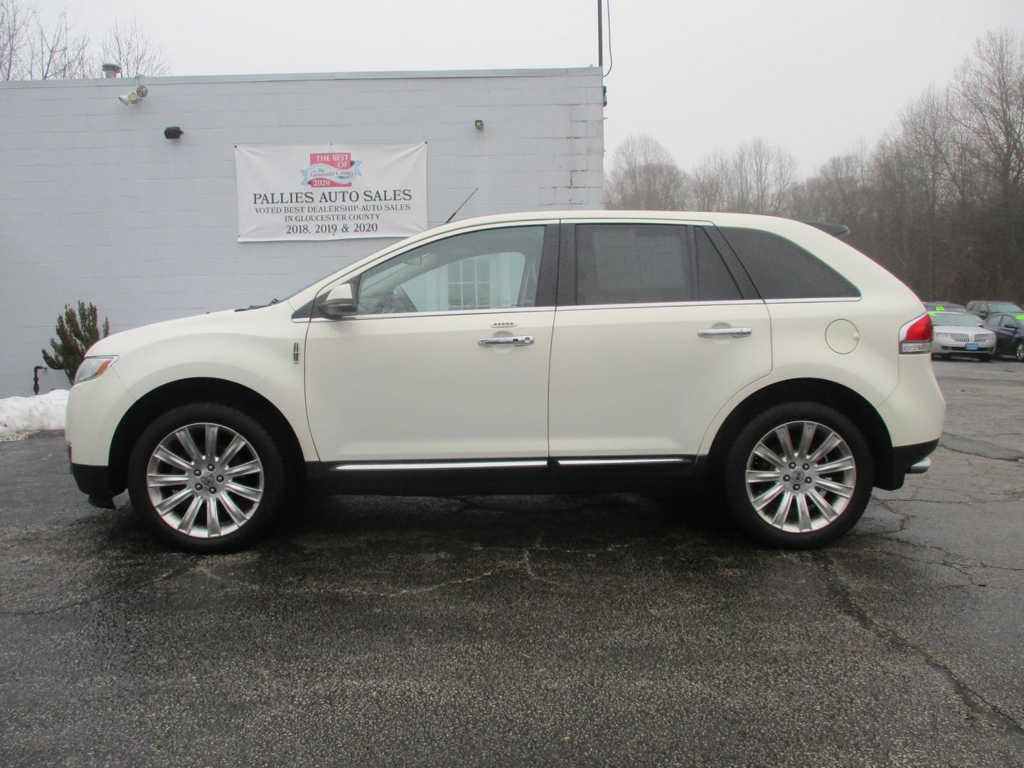 2013 WHITE Lincoln MKX AWD (2LMDJ8JK2DB) with an 3.7L V6 DOHC 24V engine, 6-Speed Automatic transmission, located at 540a Delsea Drive, Sewell, NJ, 08080, (987) 867-5309, 39.752560, -75.111206 - Photo#1