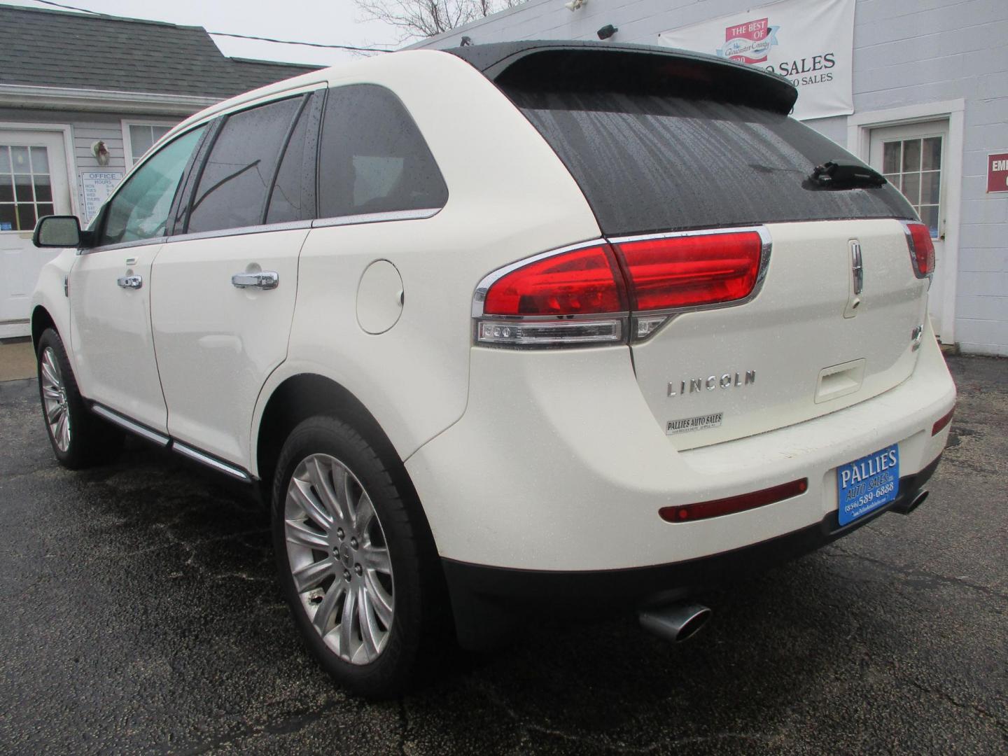 2013 WHITE Lincoln MKX AWD (2LMDJ8JK2DB) with an 3.7L V6 DOHC 24V engine, 6-Speed Automatic transmission, located at 540a Delsea Drive, Sewell, NJ, 08080, (987) 867-5309, 39.752560, -75.111206 - Photo#2