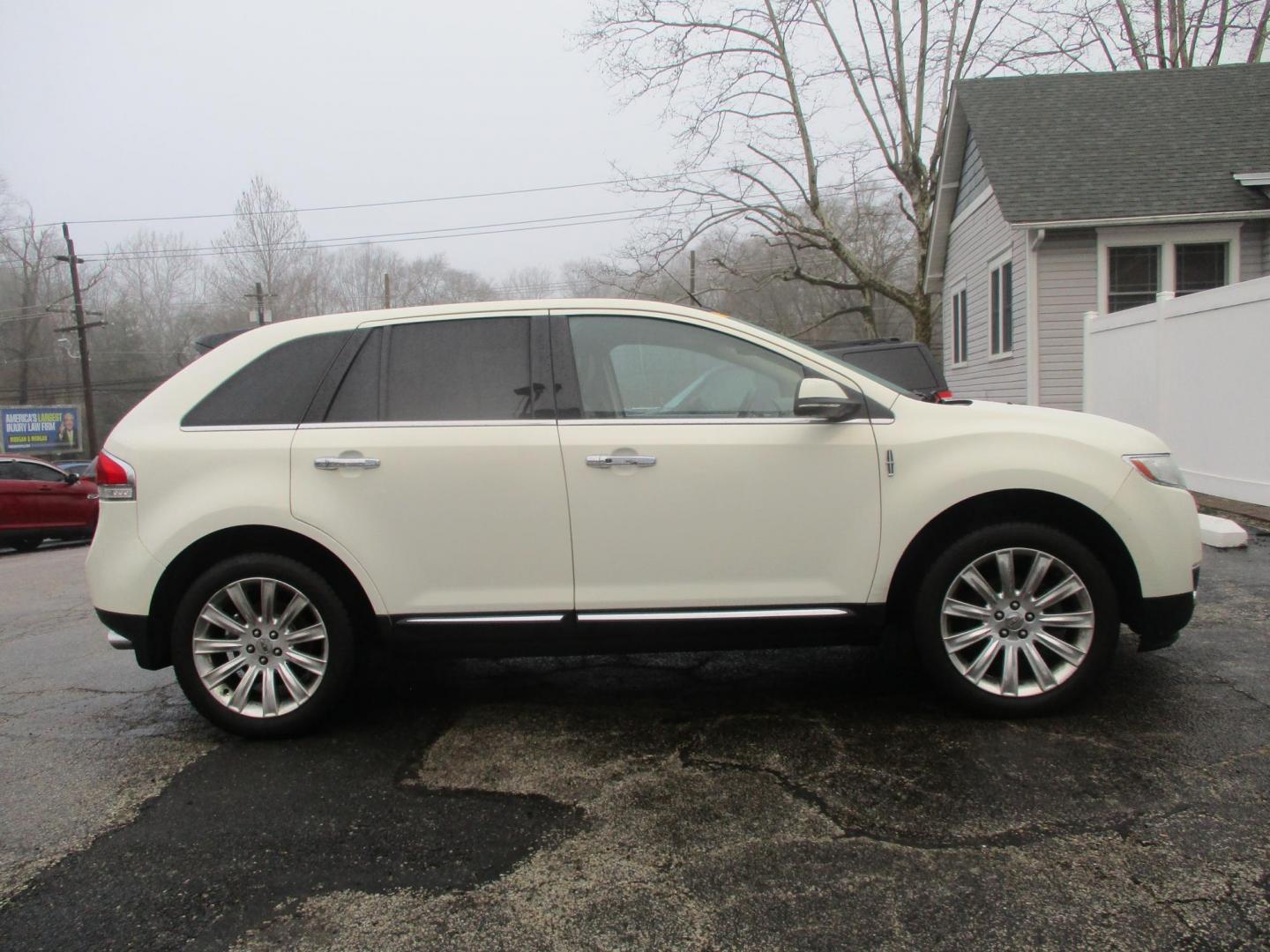 2013 WHITE Lincoln MKX AWD (2LMDJ8JK2DB) with an 3.7L V6 DOHC 24V engine, 6-Speed Automatic transmission, located at 540a Delsea Drive, Sewell, NJ, 08080, (987) 867-5309, 39.752560, -75.111206 - Photo#7
