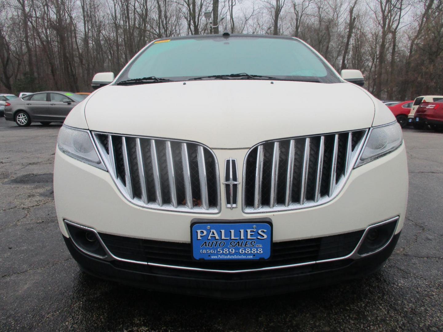 2013 WHITE Lincoln MKX AWD (2LMDJ8JK2DB) with an 3.7L V6 DOHC 24V engine, 6-Speed Automatic transmission, located at 540a Delsea Drive, Sewell, NJ, 08080, (987) 867-5309, 39.752560, -75.111206 - Photo#9