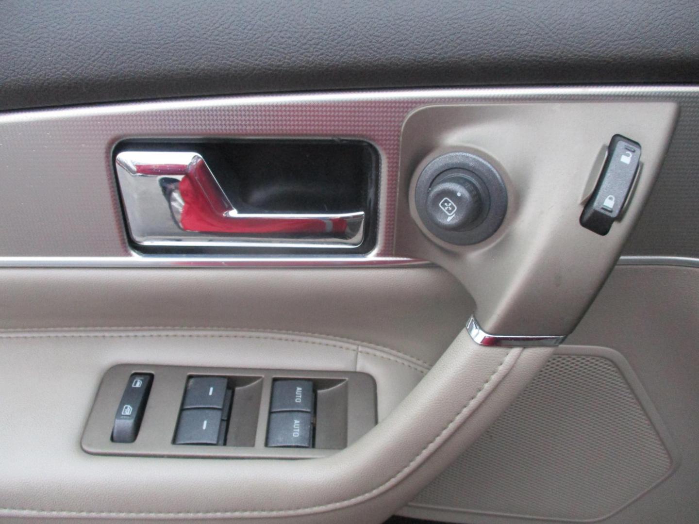 2013 WHITE Lincoln MKX AWD (2LMDJ8JK2DB) with an 3.7L V6 DOHC 24V engine, 6-Speed Automatic transmission, located at 540a Delsea Drive, Sewell, NJ, 08080, (987) 867-5309, 39.752560, -75.111206 - Photo#11