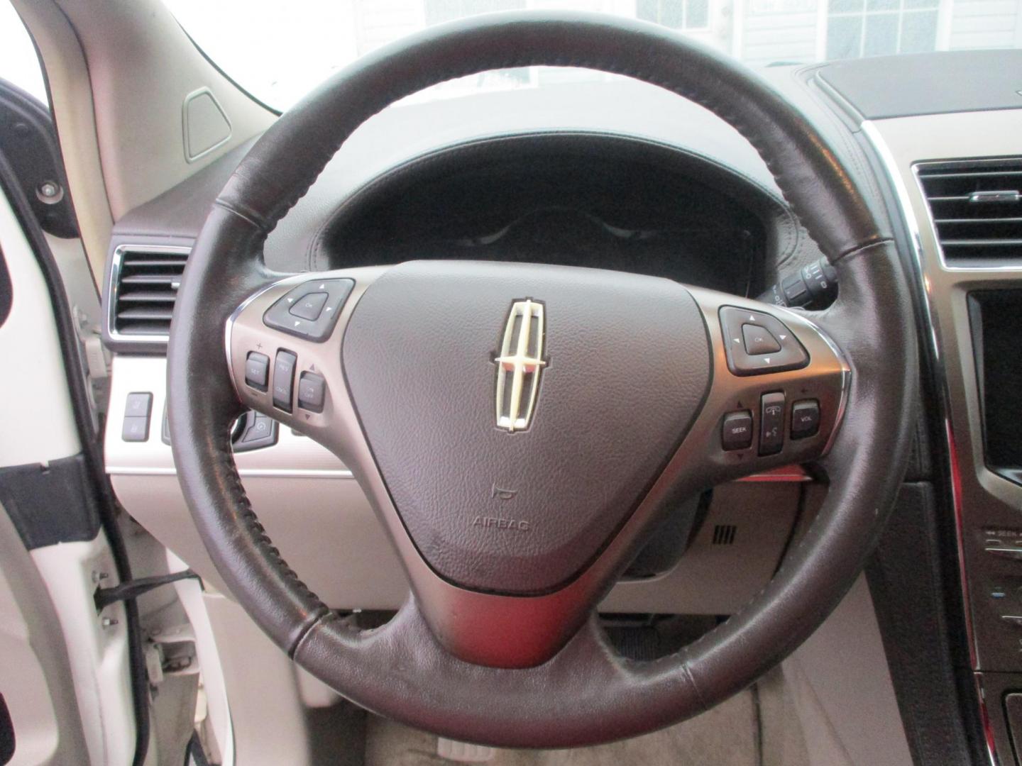 2013 WHITE Lincoln MKX AWD (2LMDJ8JK2DB) with an 3.7L V6 DOHC 24V engine, 6-Speed Automatic transmission, located at 540a Delsea Drive, Sewell, NJ, 08080, (987) 867-5309, 39.752560, -75.111206 - Photo#16