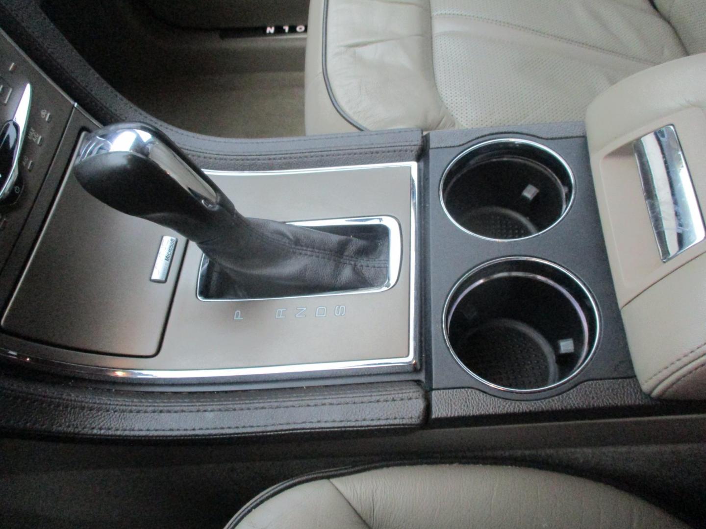 2013 WHITE Lincoln MKX AWD (2LMDJ8JK2DB) with an 3.7L V6 DOHC 24V engine, 6-Speed Automatic transmission, located at 540a Delsea Drive, Sewell, NJ, 08080, (987) 867-5309, 39.752560, -75.111206 - Photo#22