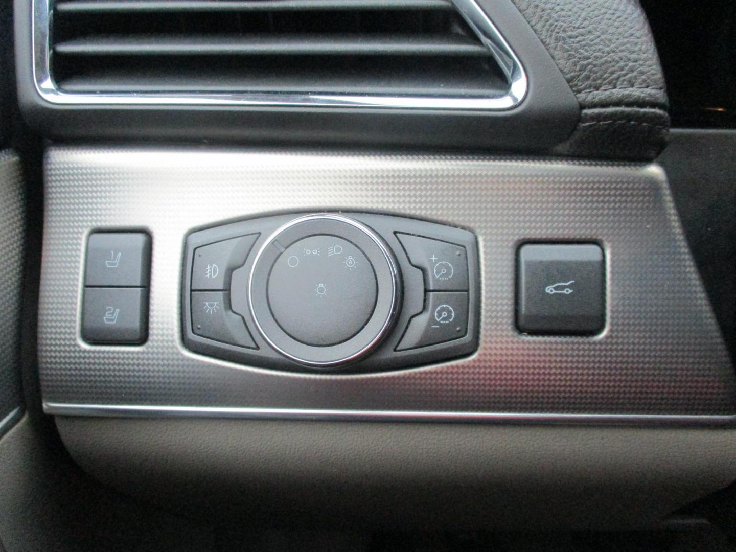 2013 WHITE Lincoln MKX AWD (2LMDJ8JK2DB) with an 3.7L V6 DOHC 24V engine, 6-Speed Automatic transmission, located at 540a Delsea Drive, Sewell, NJ, 08080, (987) 867-5309, 39.752560, -75.111206 - Photo#23