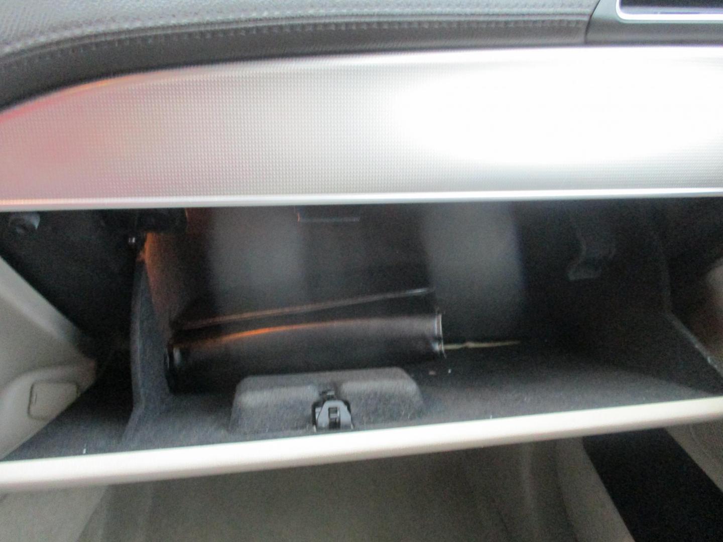 2013 WHITE Lincoln MKX AWD (2LMDJ8JK2DB) with an 3.7L V6 DOHC 24V engine, 6-Speed Automatic transmission, located at 540a Delsea Drive, Sewell, NJ, 08080, (987) 867-5309, 39.752560, -75.111206 - Photo#24