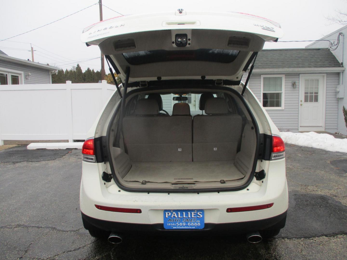 2013 WHITE Lincoln MKX AWD (2LMDJ8JK2DB) with an 3.7L V6 DOHC 24V engine, 6-Speed Automatic transmission, located at 540a Delsea Drive, Sewell, NJ, 08080, (987) 867-5309, 39.752560, -75.111206 - Photo#25