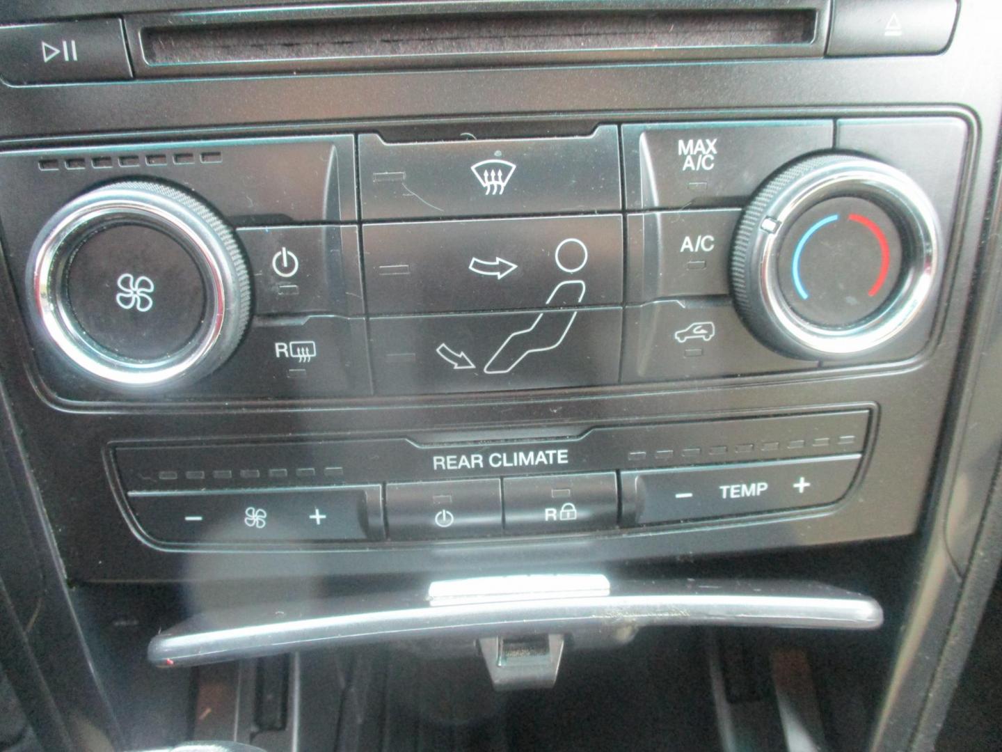 2016 BLACK Ford Explorer Base 4WD (1FM5K8B88GG) with an 3.5L V6 DOHC 24V engine, 6-Speed Automatic transmission, located at 540a Delsea Drive, Sewell, NJ, 08080, (987) 867-5309, 39.752560, -75.111206 - Photo#19