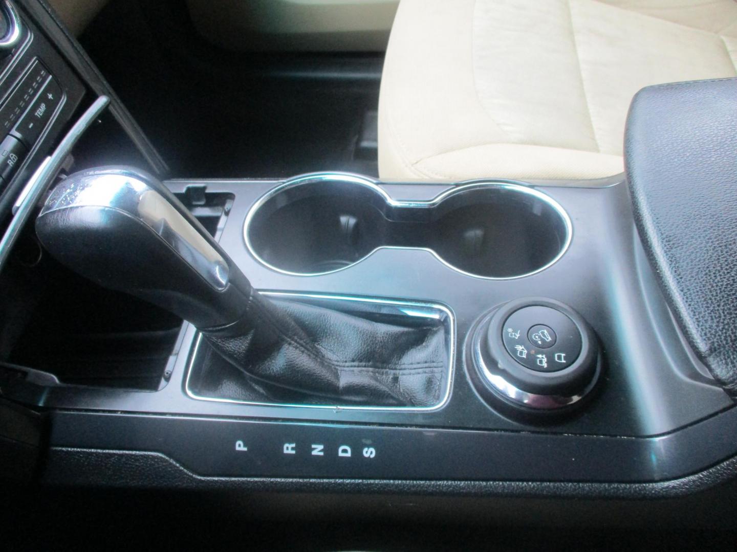 2016 BLACK Ford Explorer Base 4WD (1FM5K8B88GG) with an 3.5L V6 DOHC 24V engine, 6-Speed Automatic transmission, located at 540a Delsea Drive, Sewell, NJ, 08080, (987) 867-5309, 39.752560, -75.111206 - Photo#20