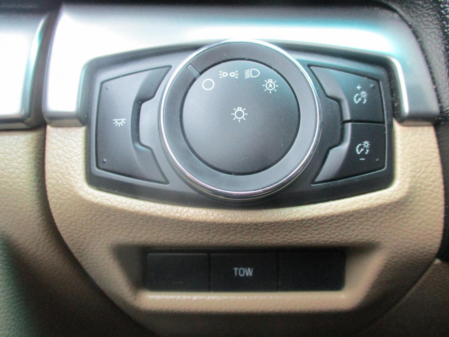 2016 BLACK Ford Explorer Base 4WD (1FM5K8B88GG) with an 3.5L V6 DOHC 24V engine, 6-Speed Automatic transmission, located at 540a Delsea Drive, Sewell, NJ, 08080, (987) 867-5309, 39.752560, -75.111206 - Photo#21