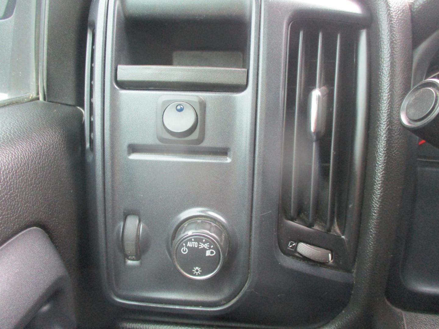 2016 WHITE GMC Sierra 1500 Base Long Box 2WD (1GTN1LEC6GZ) with an 5.3L V8 OHV 16V engine, 6A transmission, located at 540a Delsea Drive, Sewell, NJ, 08080, (987) 867-5309, 39.752560, -75.111206 - Photo#18