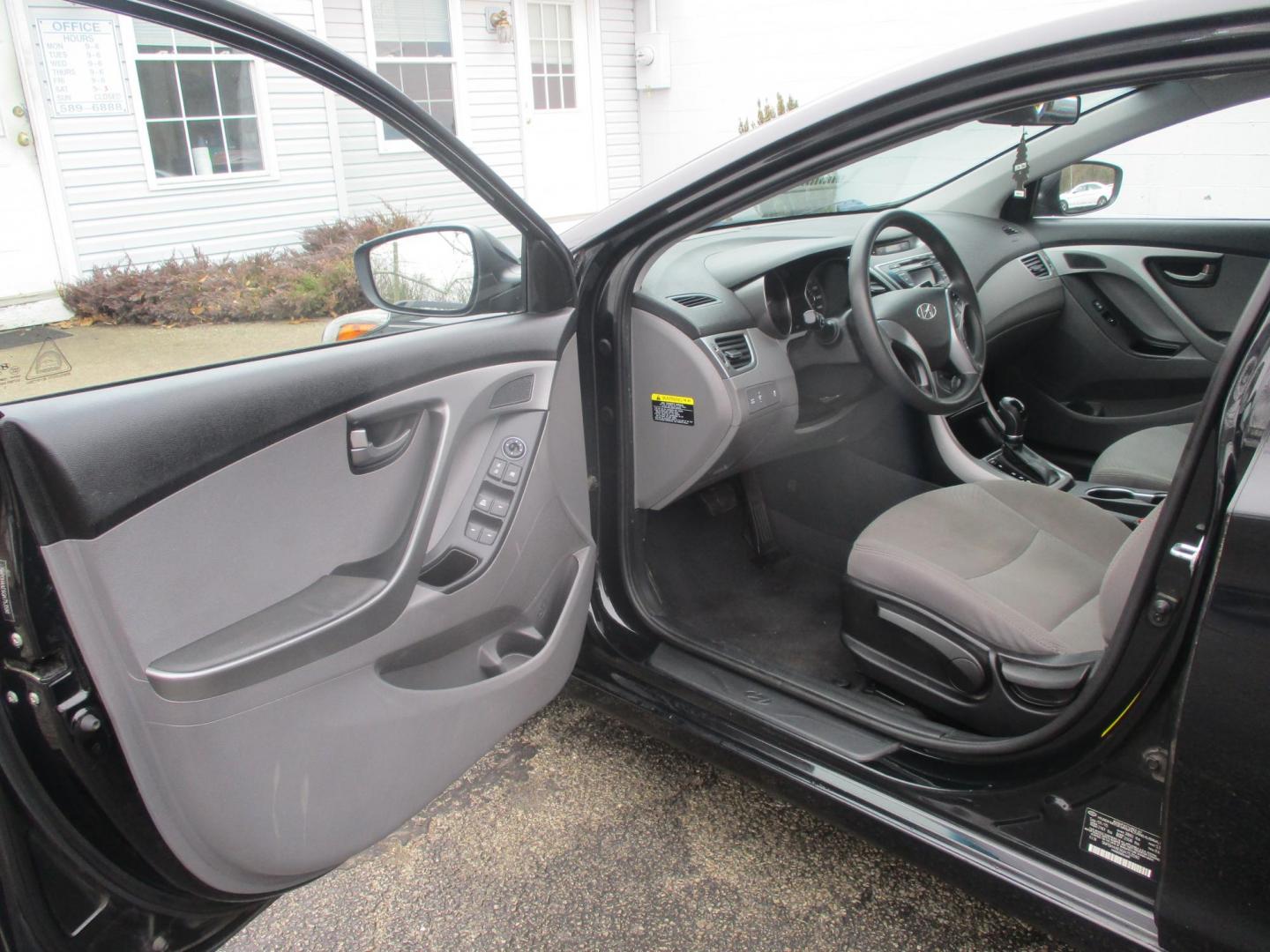 2016 BLACK Hyundai Elantra Limited (5NPDH4AE6GH) with an 1.8L L4 DOHC 16V engine, 6-Speed Automatic transmission, located at 540a Delsea Drive, Sewell, NJ, 08080, (987) 867-5309, 39.752560, -75.111206 - Photo#9