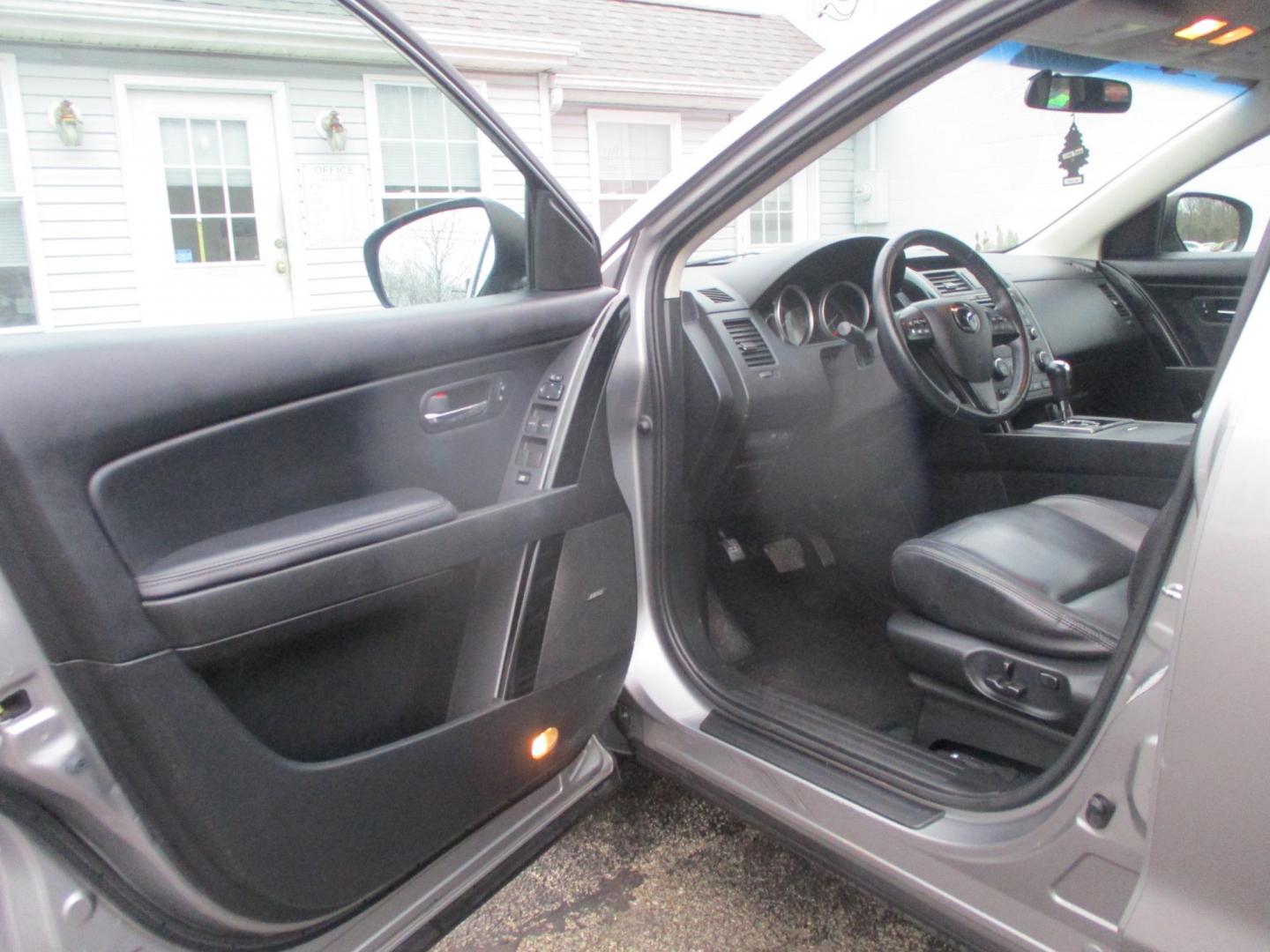 2012 SILVER Mazda CX-9 Touring AWD (JM3TB3CV2C0) with an 3.7L V6 DOHC 24V engine, 6-Speed Automatic transmission, located at 540a Delsea Drive, Sewell, NJ, 08080, (987) 867-5309, 39.752560, -75.111206 - Photo#10