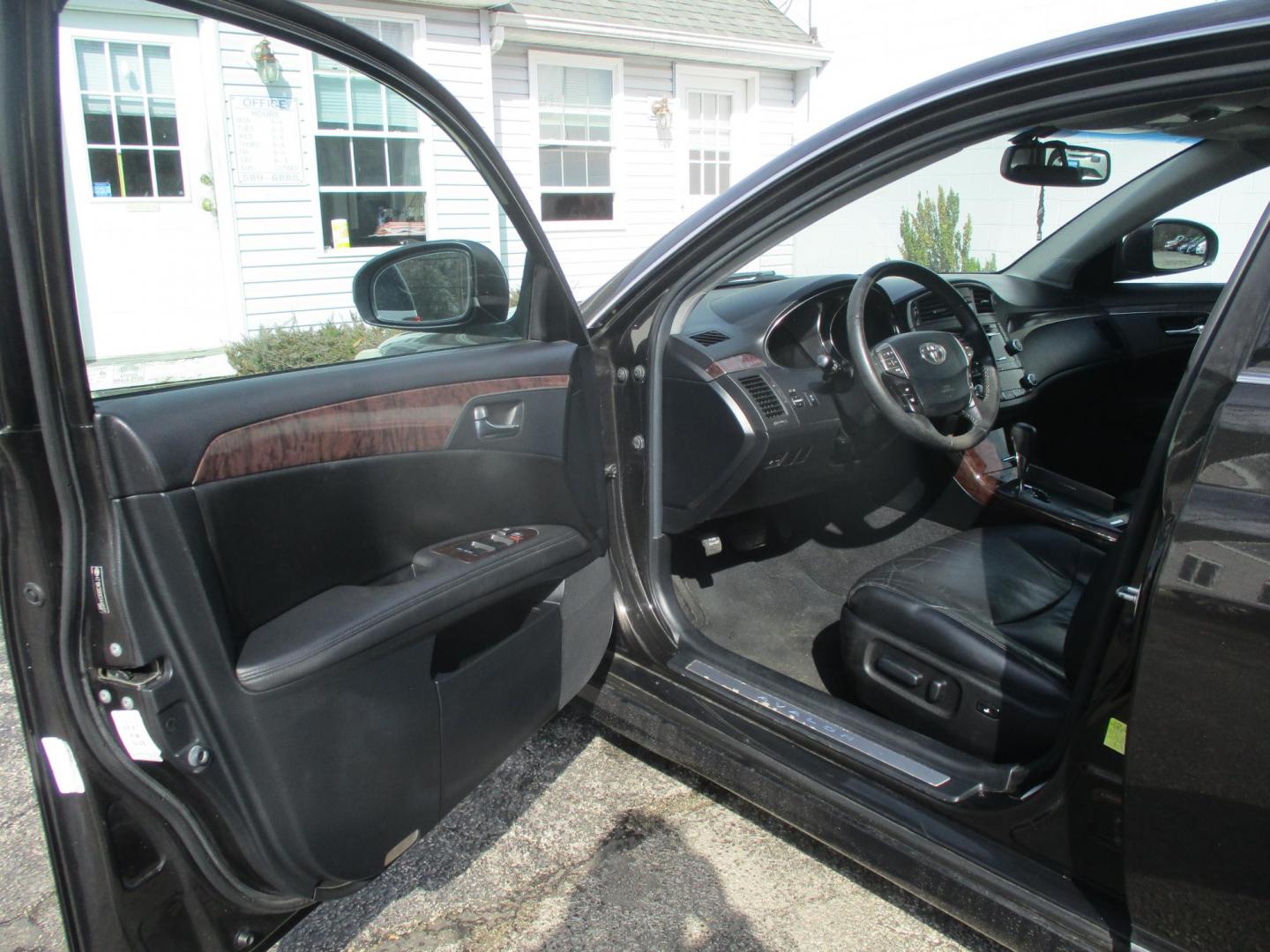 2012 BLACK Toyota Avalon Base (4T1BK3DB9CU) with an 3.5L V6 DOHC 24V engine, 6-Speed Automatic transmission, located at 540a Delsea Drive, Sewell, NJ, 08080, (987) 867-5309, 39.752560, -75.111206 - Photo#9