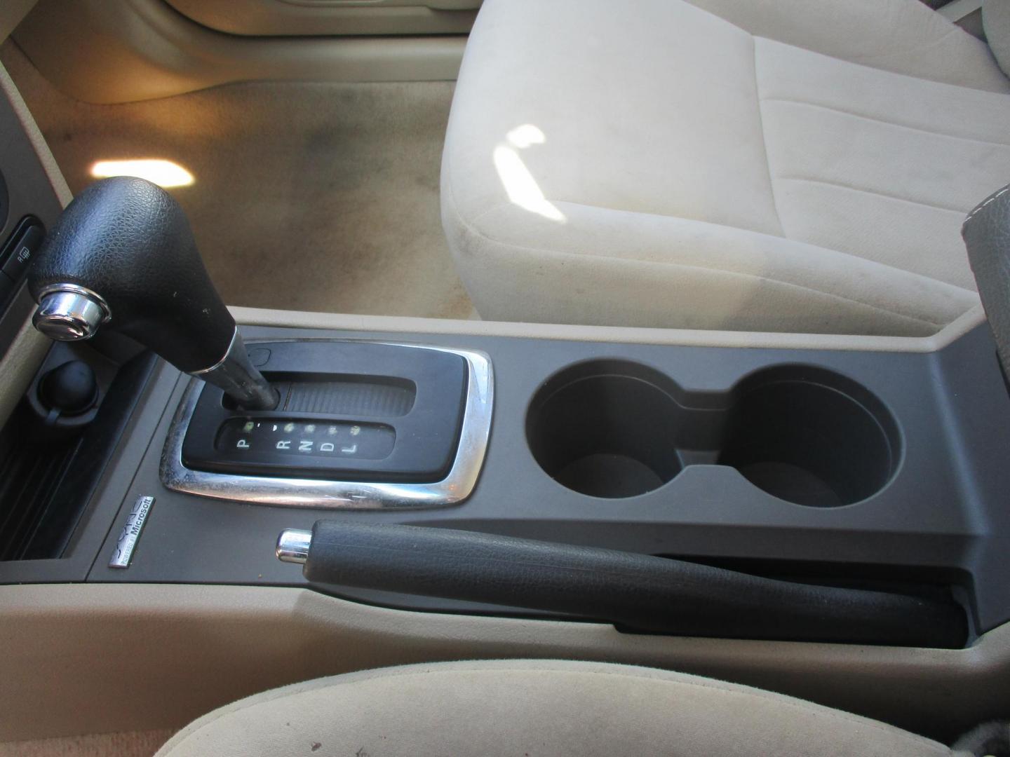 2008 TAN Mercury Milan I4 (3MEHM07Z48R) with an 2.3L L4 DOHC 16V engine, located at 540a Delsea Drive, Sewell, NJ, 08080, (987) 867-5309, 39.752560, -75.111206 - Photo#20