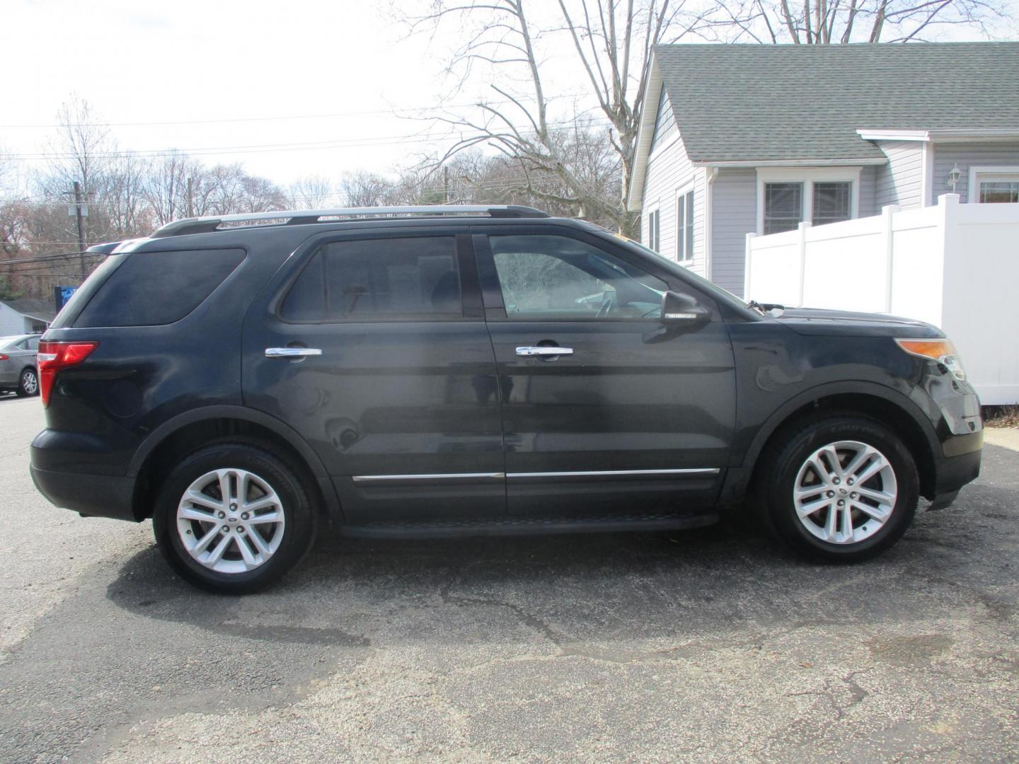2014 BLACK Ford Explorer XLT 4WD (1FM5K8D86EG) with an 3.5L V6 DOHC 24V engine, 6-Speed Automatic transmission, located at 540a Delsea Drive, Sewell, NJ, 08080, (987) 867-5309, 39.752560, -75.111206 - Photo#7