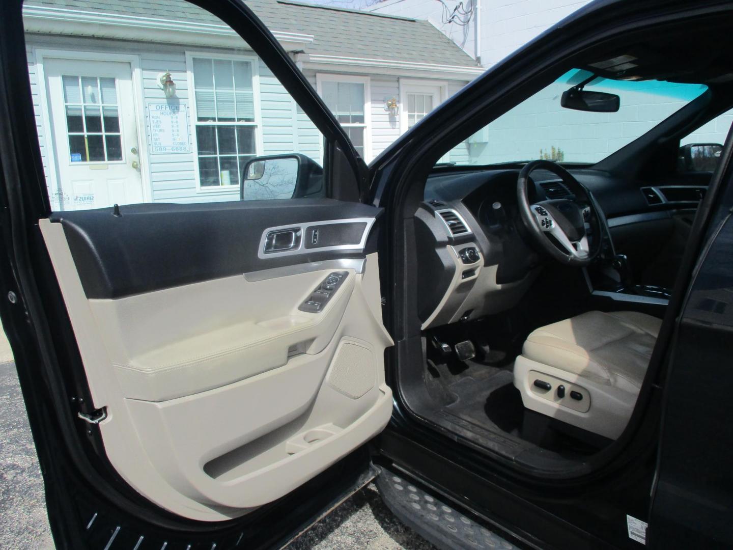 2014 BLACK Ford Explorer XLT 4WD (1FM5K8D86EG) with an 3.5L V6 DOHC 24V engine, 6-Speed Automatic transmission, located at 540a Delsea Drive, Sewell, NJ, 08080, (987) 867-5309, 39.752560, -75.111206 - Photo#10