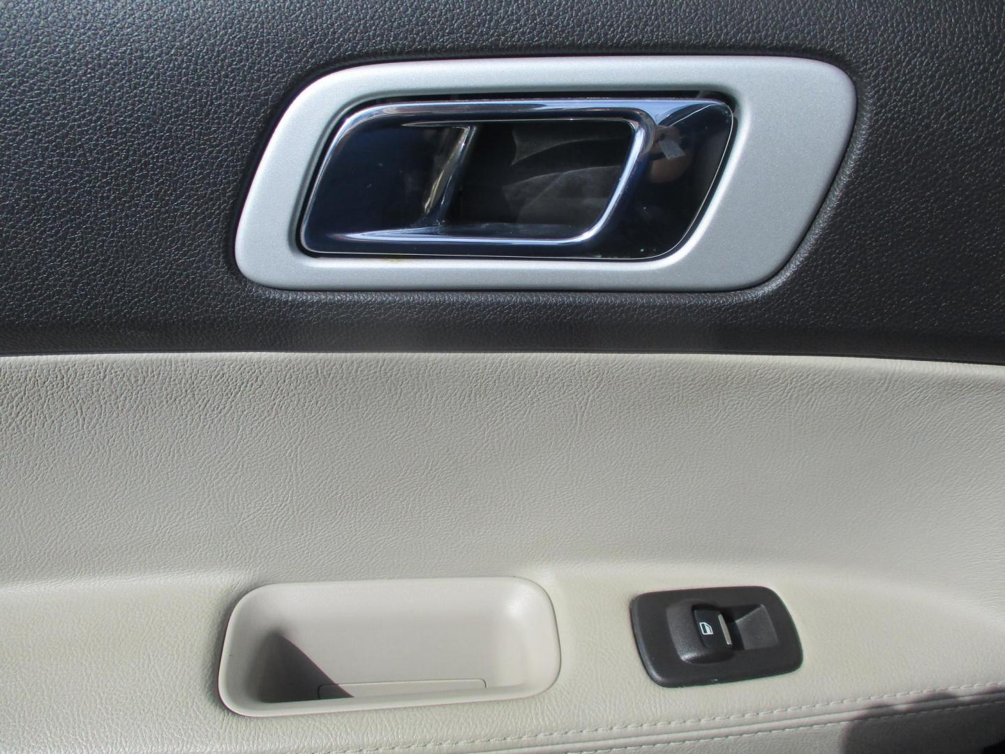 2014 BLACK Ford Explorer XLT 4WD (1FM5K8D86EG) with an 3.5L V6 DOHC 24V engine, 6-Speed Automatic transmission, located at 540a Delsea Drive, Sewell, NJ, 08080, (987) 867-5309, 39.752560, -75.111206 - Photo#14