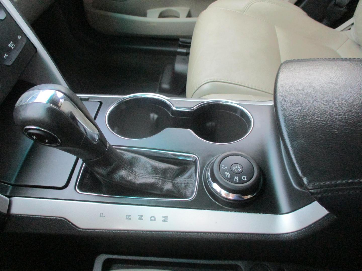 2014 BLACK Ford Explorer XLT 4WD (1FM5K8D86EG) with an 3.5L V6 DOHC 24V engine, 6-Speed Automatic transmission, located at 540a Delsea Drive, Sewell, NJ, 08080, (987) 867-5309, 39.752560, -75.111206 - Photo#22