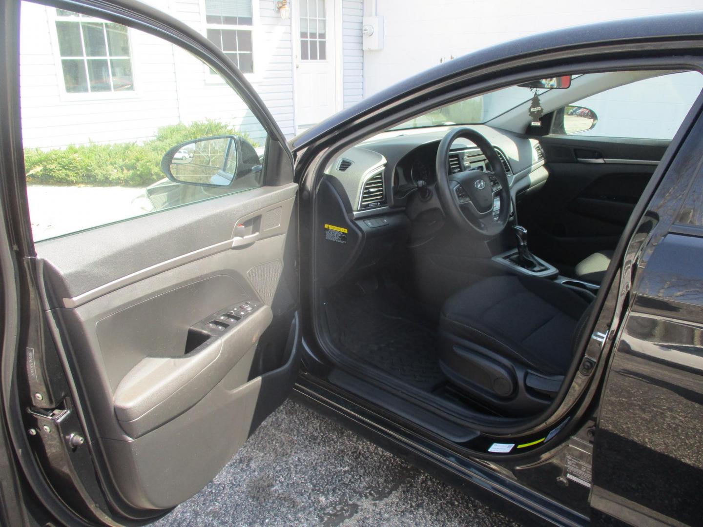 2018 BLACK Hyundai Elantra SE 6AT (5NPD74LF5JH) with an 1.8L L4 DOHC 16V engine, 6A transmission, located at 540a Delsea Drive, Sewell, NJ, 08080, (987) 867-5309, 39.752560, -75.111206 - Photo#10