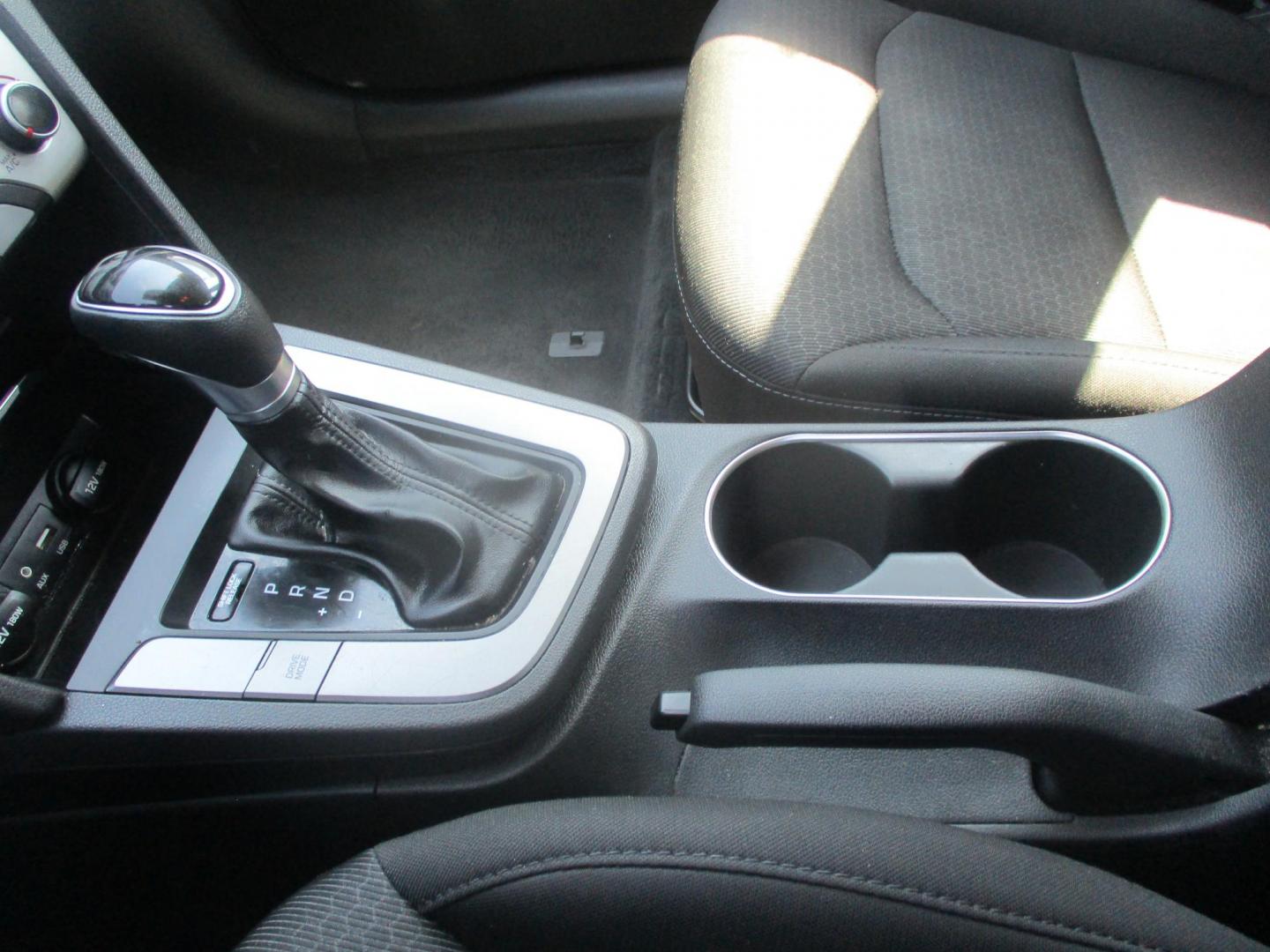 2018 BLACK Hyundai Elantra SE 6AT (5NPD74LF5JH) with an 1.8L L4 DOHC 16V engine, 6A transmission, located at 540a Delsea Drive, Sewell, NJ, 08080, (987) 867-5309, 39.752560, -75.111206 - Photo#21