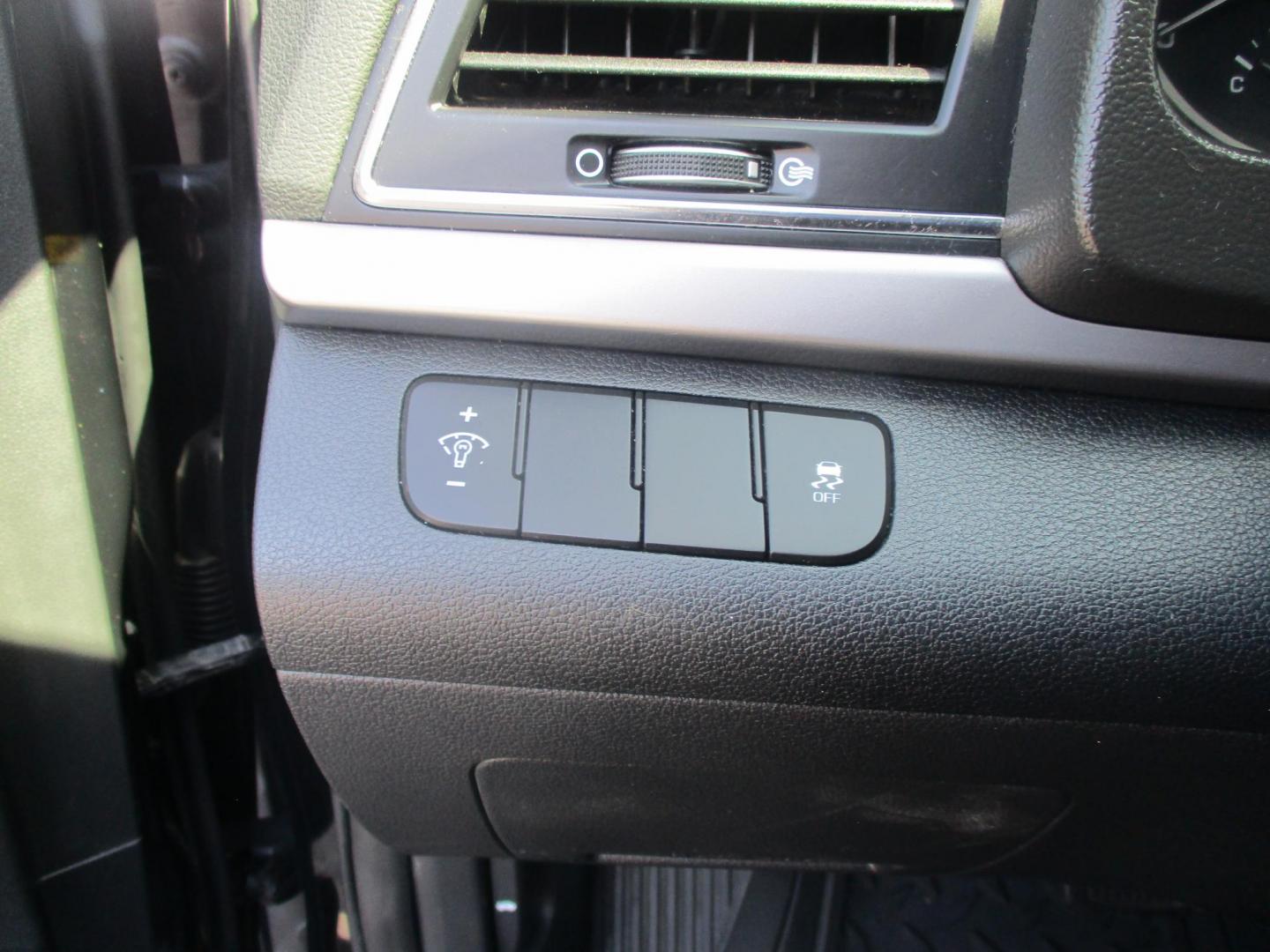 2018 BLACK Hyundai Elantra SE 6AT (5NPD74LF5JH) with an 1.8L L4 DOHC 16V engine, 6A transmission, located at 540a Delsea Drive, Sewell, NJ, 08080, (987) 867-5309, 39.752560, -75.111206 - Photo#22