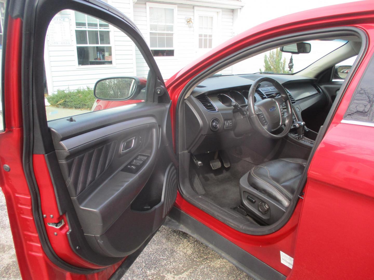 2011 RED Ford Taurus SEL FWD (1FAHP2EW4BG) with an 3.5L V6 DOHC 24V engine, 6-Speed Automatic transmission, located at 540a Delsea Drive, Sewell, NJ, 08080, (987) 867-5309, 39.752560, -75.111206 - Photo#10