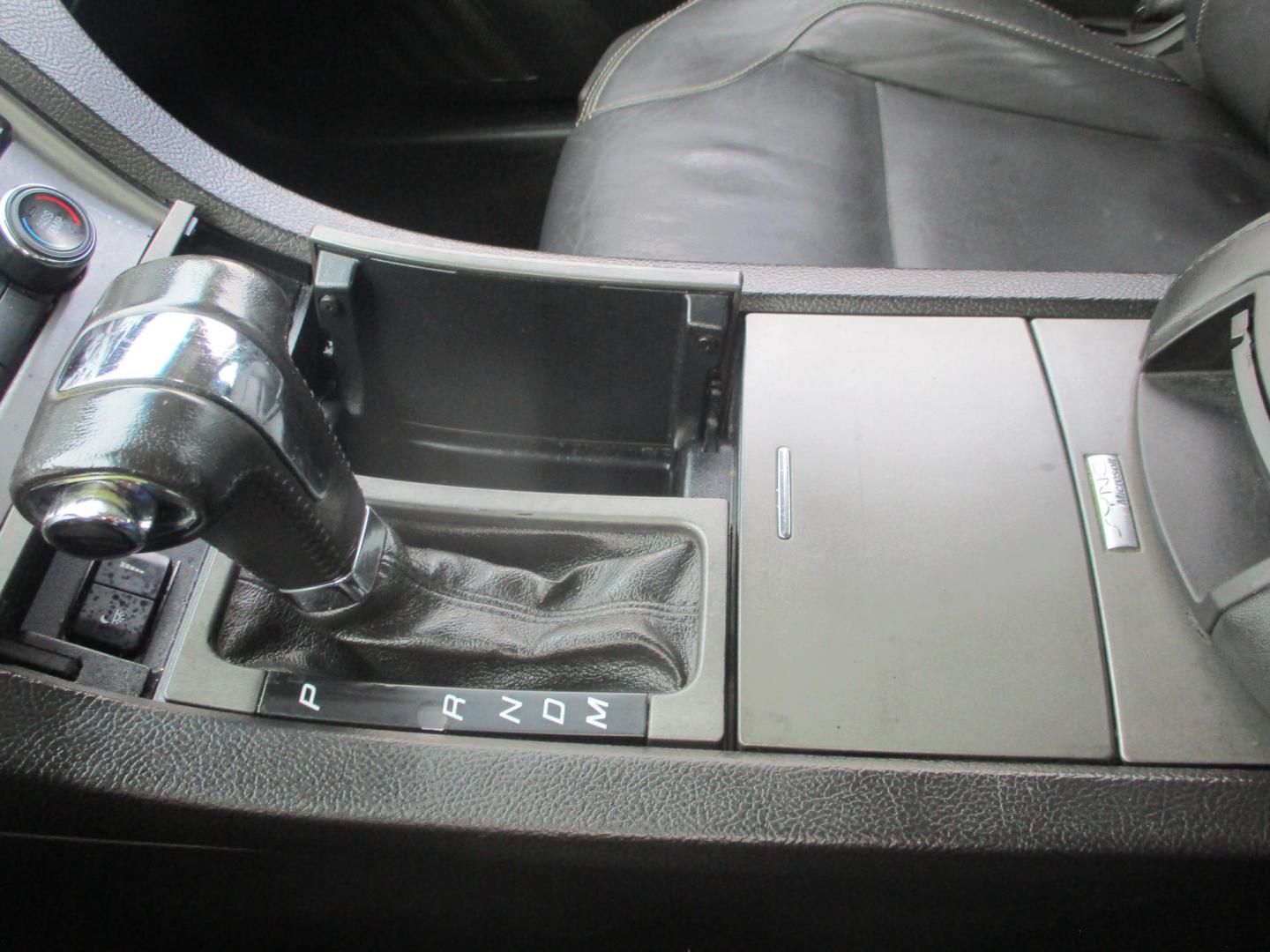 2011 RED Ford Taurus SEL FWD (1FAHP2EW4BG) with an 3.5L V6 DOHC 24V engine, 6-Speed Automatic transmission, located at 540a Delsea Drive, Sewell, NJ, 08080, (987) 867-5309, 39.752560, -75.111206 - Photo#21