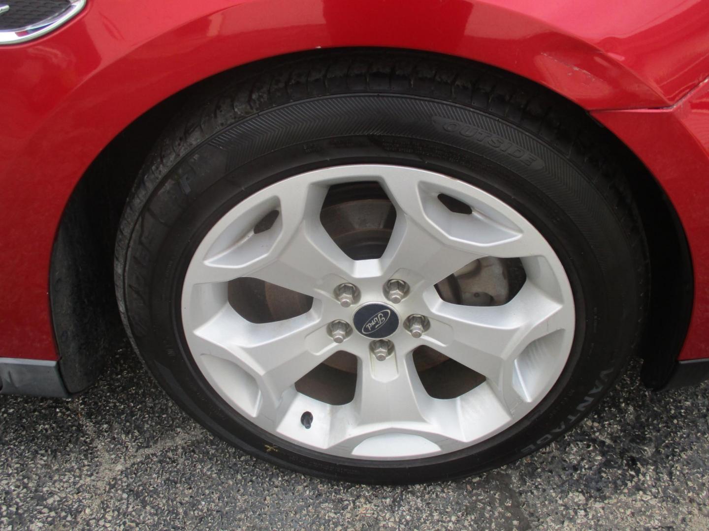 2011 RED Ford Taurus SEL FWD (1FAHP2EW4BG) with an 3.5L V6 DOHC 24V engine, 6-Speed Automatic transmission, located at 540a Delsea Drive, Sewell, NJ, 08080, (987) 867-5309, 39.752560, -75.111206 - Photo#26