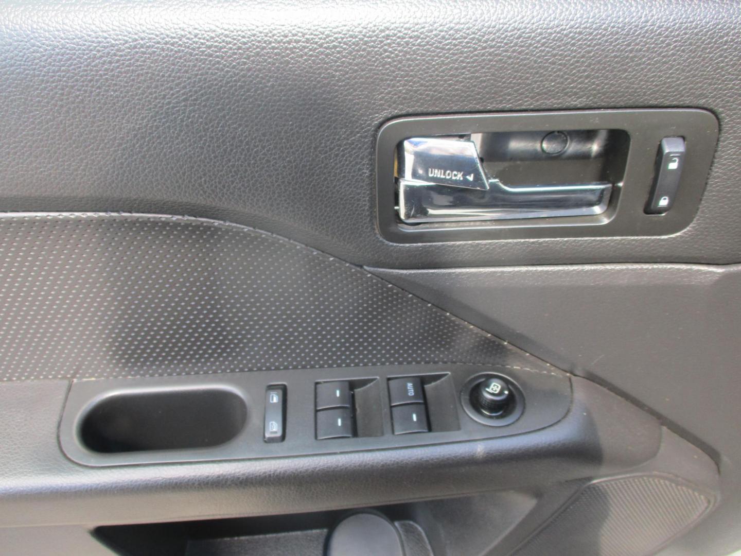 2009 WHITE Ford Fusion V6 SEL (3FAHP08129R) with an 3.0L V6 DOHC 24V engine, located at 540a Delsea Drive, Sewell, NJ, 08080, (987) 867-5309, 39.752560, -75.111206 - Photo#11