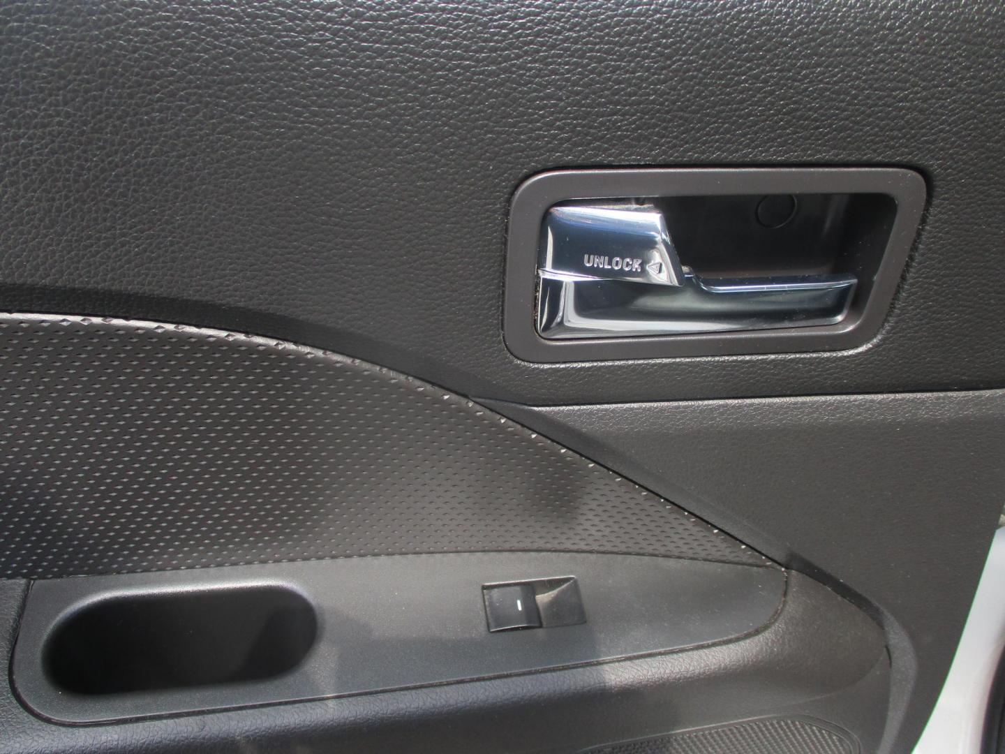 2009 WHITE Ford Fusion V6 SEL (3FAHP08129R) with an 3.0L V6 DOHC 24V engine, located at 540a Delsea Drive, Sewell, NJ, 08080, (987) 867-5309, 39.752560, -75.111206 - Photo#14