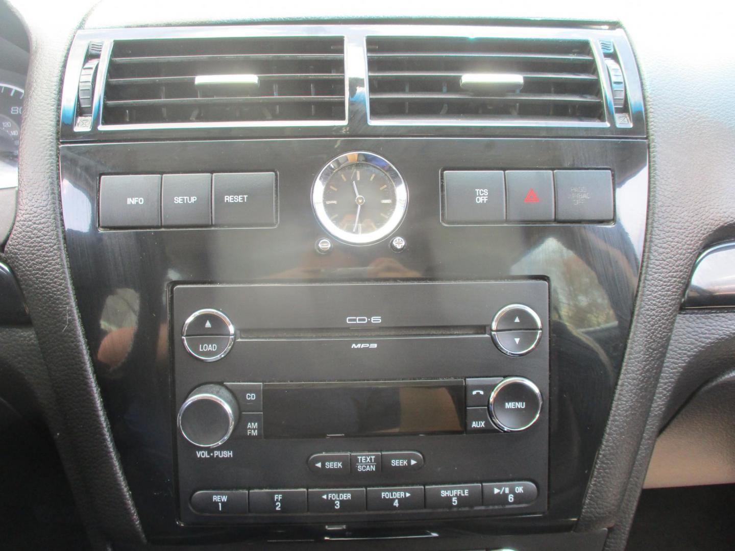 2009 WHITE Ford Fusion V6 SEL (3FAHP08129R) with an 3.0L V6 DOHC 24V engine, located at 540a Delsea Drive, Sewell, NJ, 08080, (987) 867-5309, 39.752560, -75.111206 - Photo#19