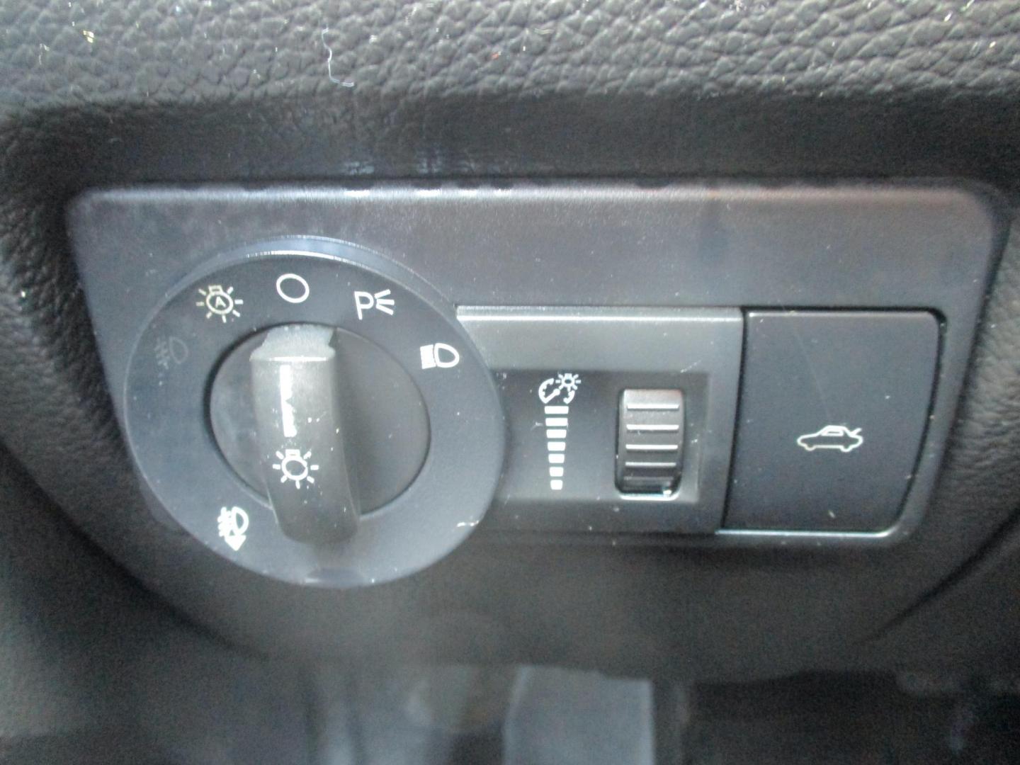 2009 WHITE Ford Fusion V6 SEL (3FAHP08129R) with an 3.0L V6 DOHC 24V engine, located at 540a Delsea Drive, Sewell, NJ, 08080, (987) 867-5309, 39.752560, -75.111206 - Photo#23