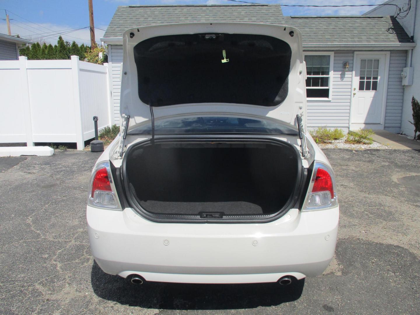 2009 WHITE Ford Fusion V6 SEL (3FAHP08129R) with an 3.0L V6 DOHC 24V engine, located at 540a Delsea Drive, Sewell, NJ, 08080, (987) 867-5309, 39.752560, -75.111206 - Photo#25