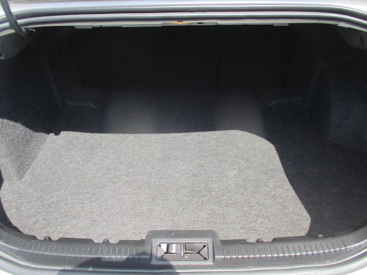 2009 WHITE Ford Fusion V6 SEL (3FAHP08129R) with an 3.0L V6 DOHC 24V engine, located at 540a Delsea Drive, Sewell, NJ, 08080, (987) 867-5309, 39.752560, -75.111206 - Photo#26