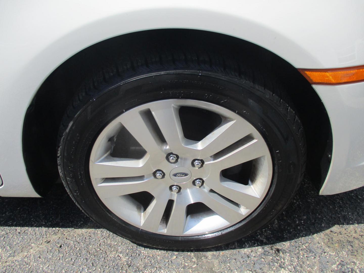 2009 WHITE Ford Fusion V6 SEL (3FAHP08129R) with an 3.0L V6 DOHC 24V engine, located at 540a Delsea Drive, Sewell, NJ, 08080, (987) 867-5309, 39.752560, -75.111206 - Photo#27